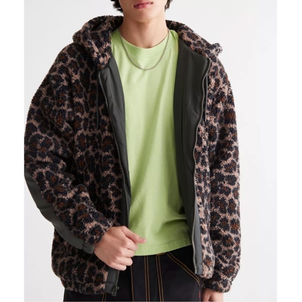 Urban Outfitters Sherpa Hooded Jacket Size L Animal Print Full Zip Closure